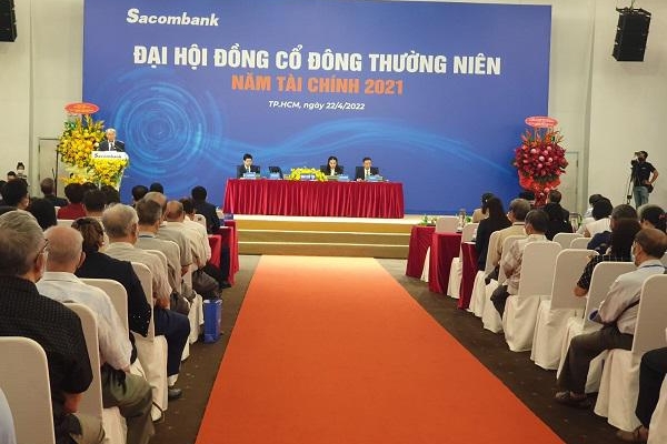 Tin ngân hàng nổi bật trong tuần: Vietcombank giảm phí dịch vụ SMS Banking, Sacombank muốn dứt điểm khoản nợ tại KCN Phong Phú