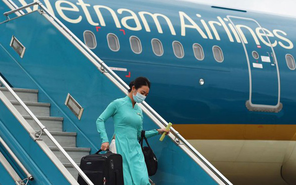 VCSC: Chuyến bay thương mại quốc tế sẽ chưa được đến nối cho đến quý 4/2021, Vietnam Airlines gặp thêm nhiều trở ngại khi Covia-19 quay lại