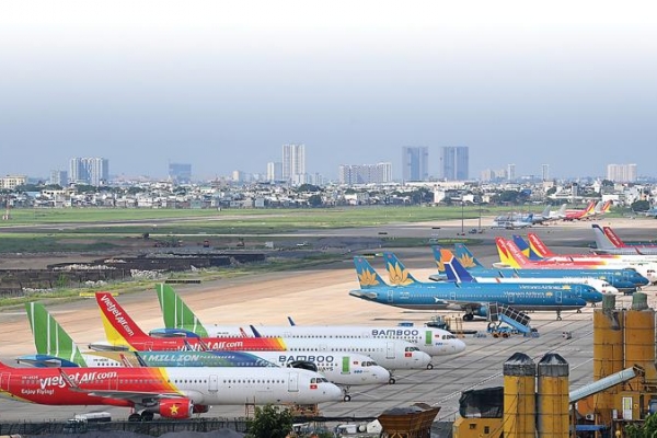 Hãng bay và doanh nghiệp dịch vụ hàng không làm ăn lãi - lỗ ra sao giữa mùa dịch?