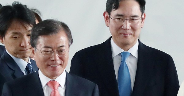 Tổng thống Hàn Quốc tiến thoái lưỡng nan vì Thái tử đang ngồi tù của Samsung