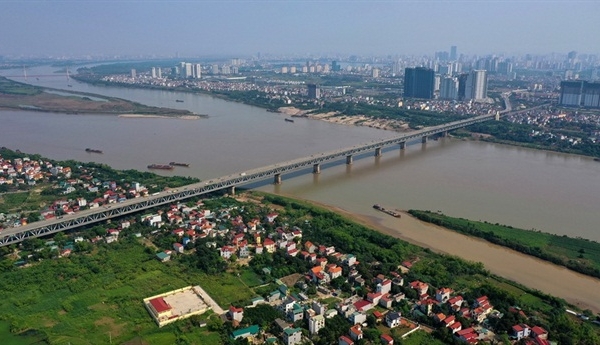 Hai tuyến đường ven sông Hồng: Cao bao nhiêu là đủ?