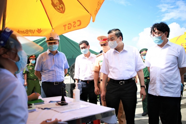 Chủ tịch Hà Nội: Tuyệt đối không để người dân ra ngoài địa bàn trong thời gian giãn cách xã hội