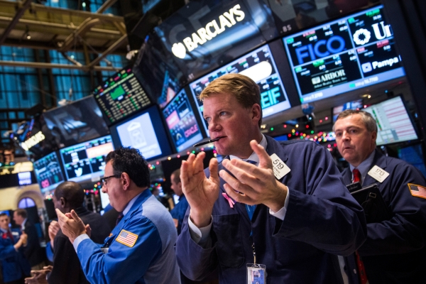 Sắc xanh tràn ngập Phố Wall, Dow Jones và S&P 500 tiếp tục lập đỉnh mới