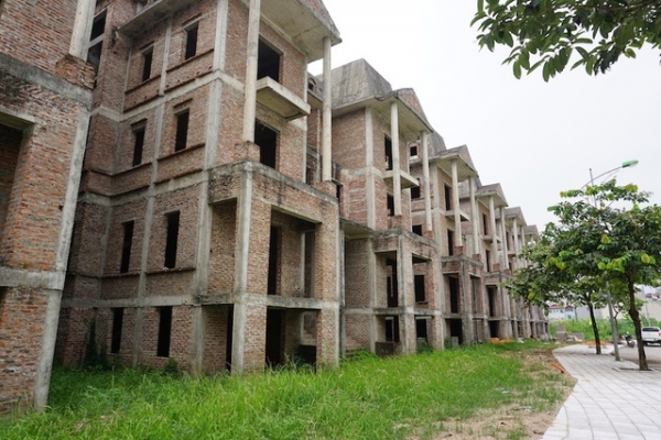 Hà Nội “la liệt” các khu biệt thự hoang, bán hàng chục năm chưa hết