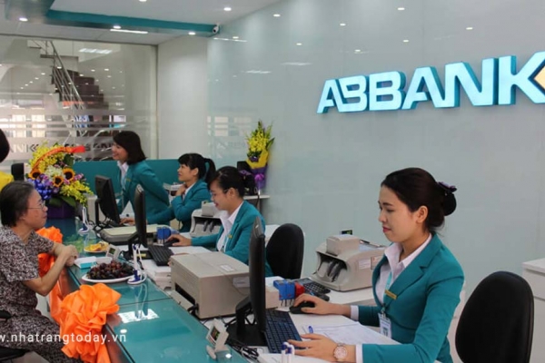 Một cá nhân bị xử phạt vì không công bố thông tin giao dịch cổ phiếu ABB