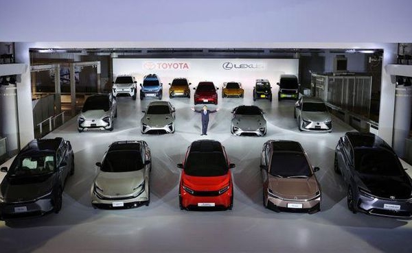 Vì sao các “ông lớn” trong ngành ô tô toàn cầu đặt cược vào xe điện?
